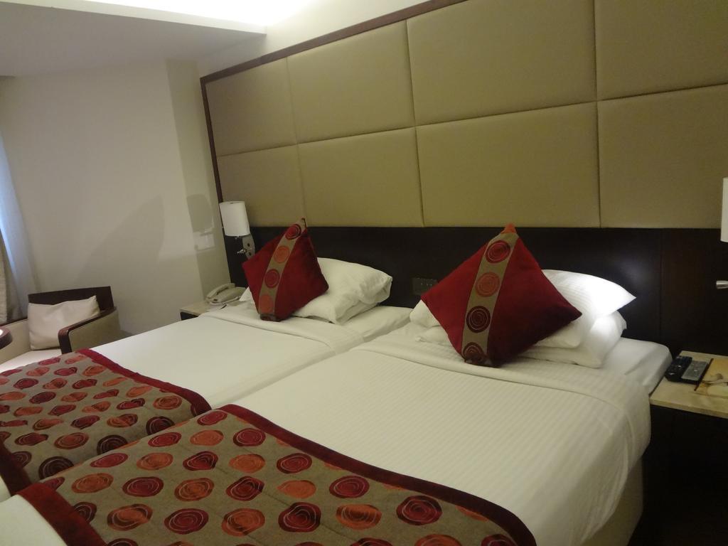 Ramee Guestline Hotel Juhu Mumbai  Buitenkant foto