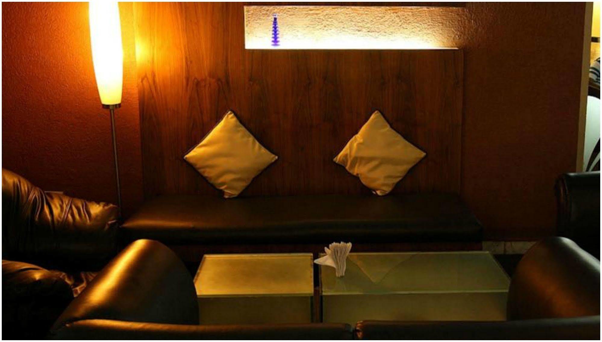 Ramee Guestline Hotel Juhu Mumbai  Buitenkant foto